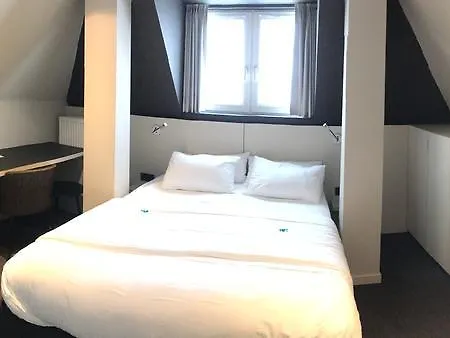 Astel De Haan